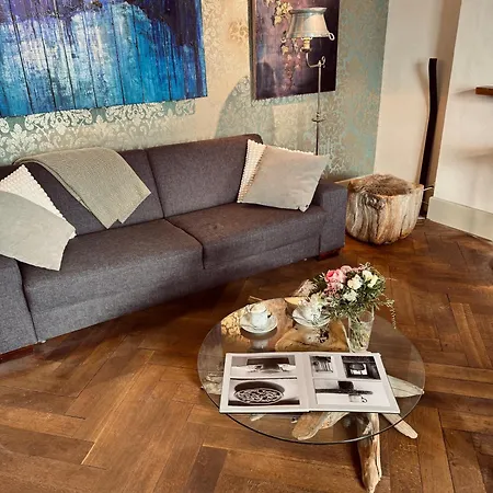 Apartment Art Residence, Beat Schild *