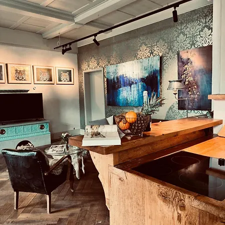 Apartment Art Residence, Beat Schild *